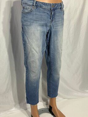 Torrid Size 14R Mid-Rise Raw Edge Short Jeans Womens Denim 10775939 Distressed